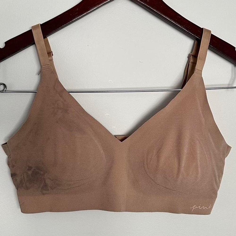 m smooth victoria’s secret pink bralette
includes removable padding